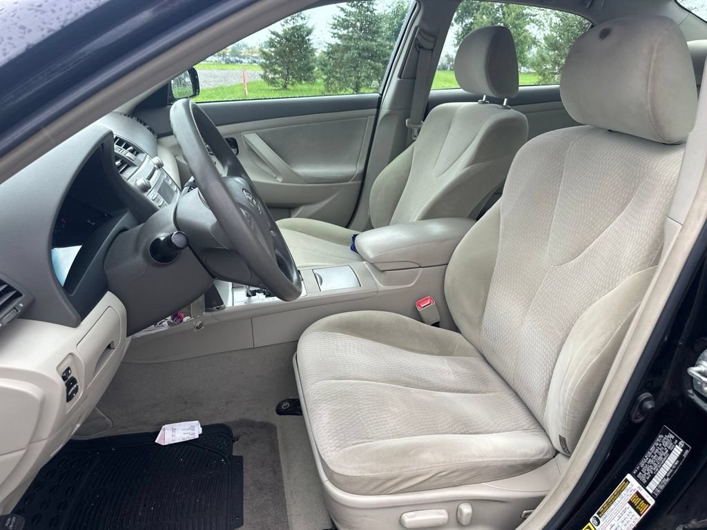 Used 2010 Toyota Camry LE FWD image 15