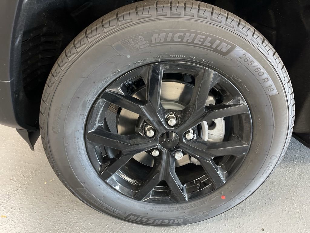 New 2025 Jeep Grand Cherokee Altitude image 6