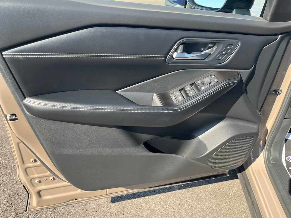 Used 2025 Nissan Rogue SL w/ Tech Package AWD/4WD image 11