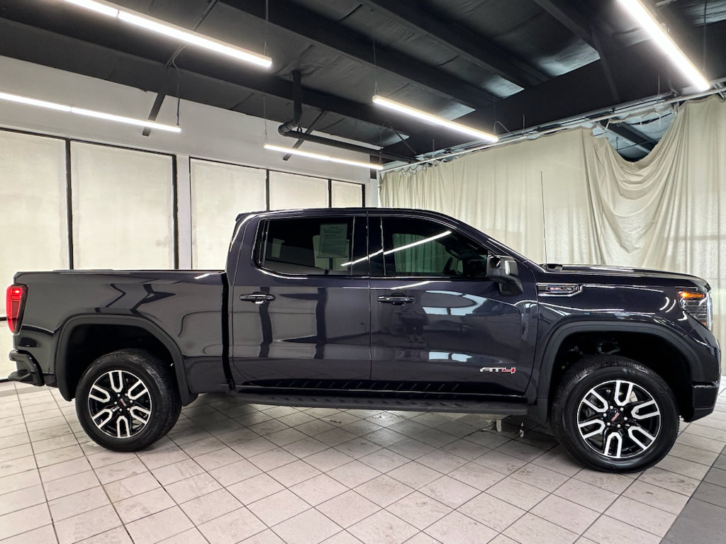 Used 2024 GMC Sierra 1500 AT4 w/ AT4 Premium Package AWD/4WD image 3
