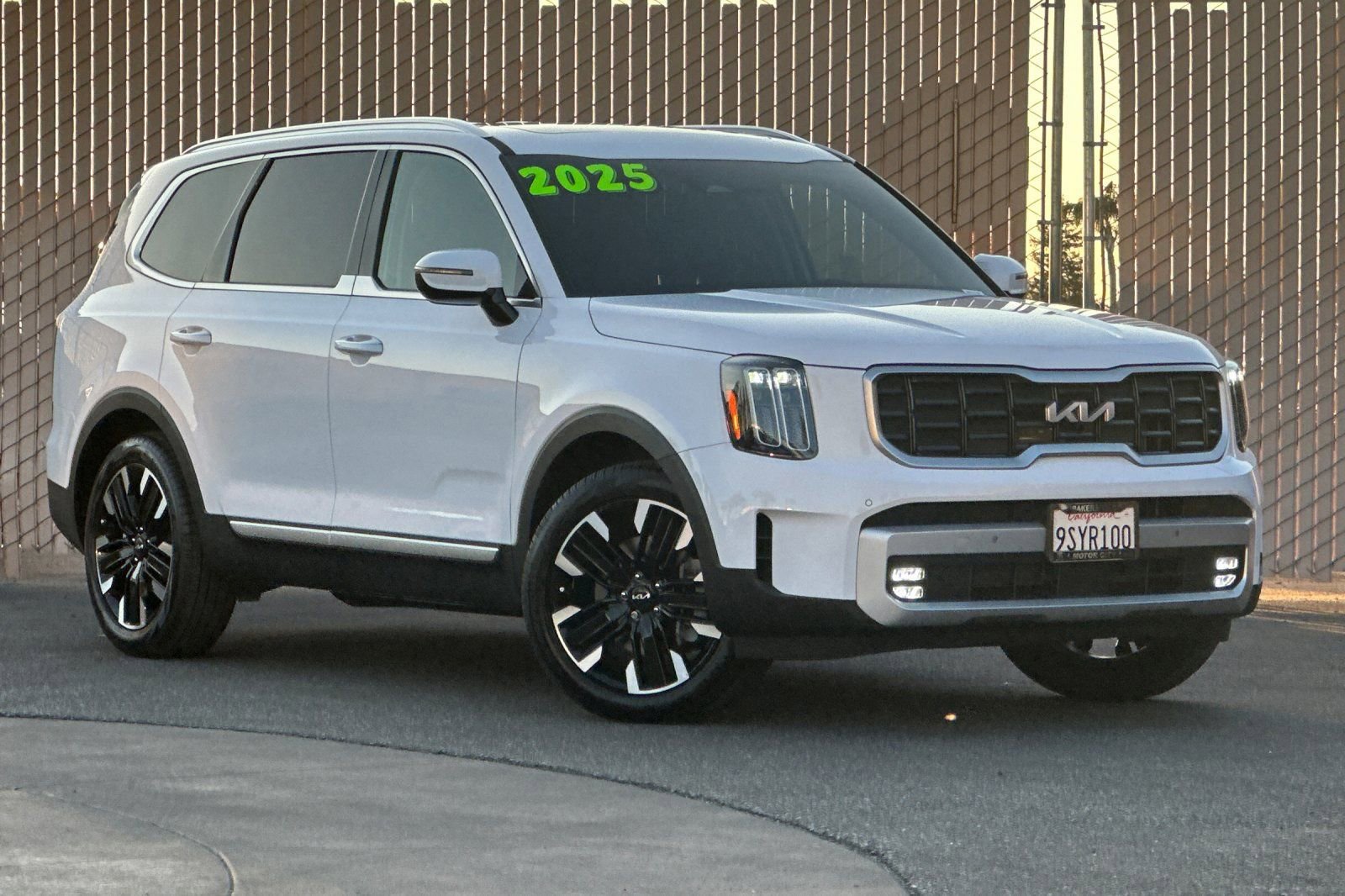 Used 2025 Kia Telluride SX video 2