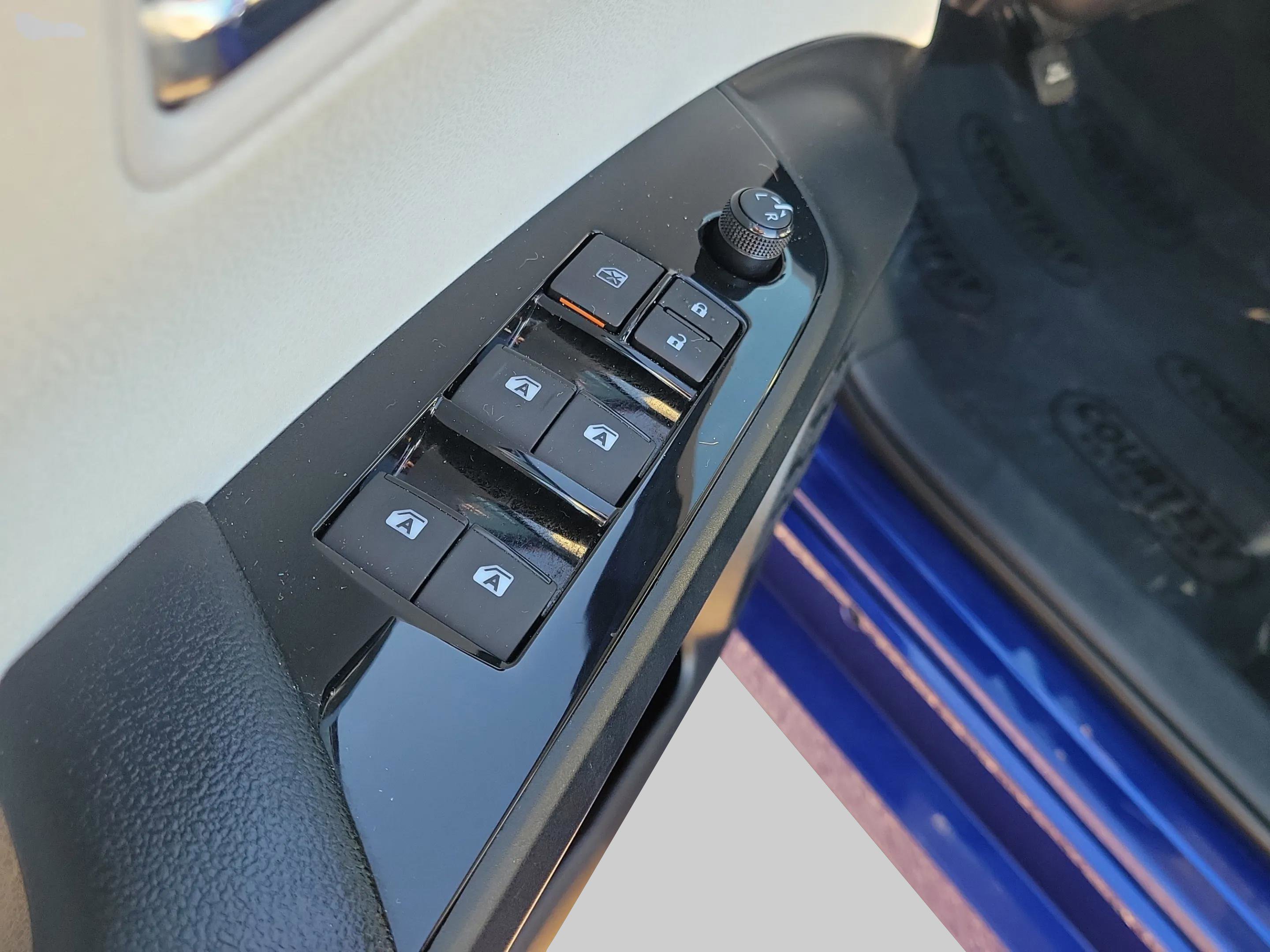 Used 2016 Toyota Prius Two image 31