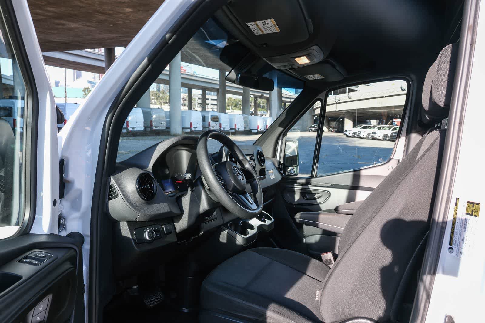 Used 2023 Mercedes-Benz Sprinter 2500 image 22