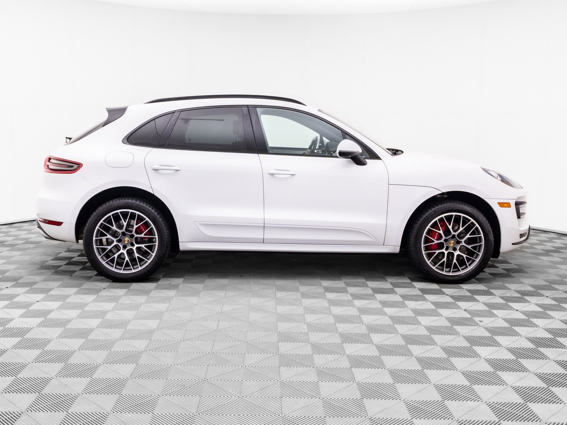 Used 2015 Porsche Macan Turbo AWD/4WD image 7