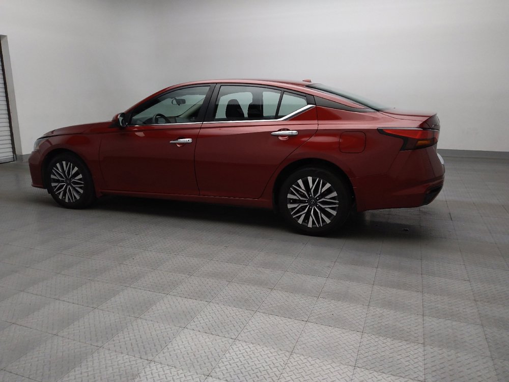Used 2023 Nissan Altima 2.5 SV image 3