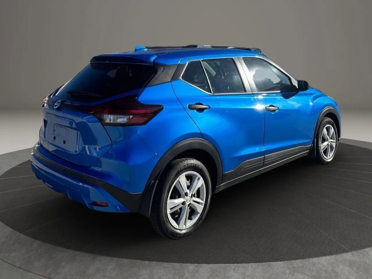 Used 2021 Nissan Kicks S FWD image 3