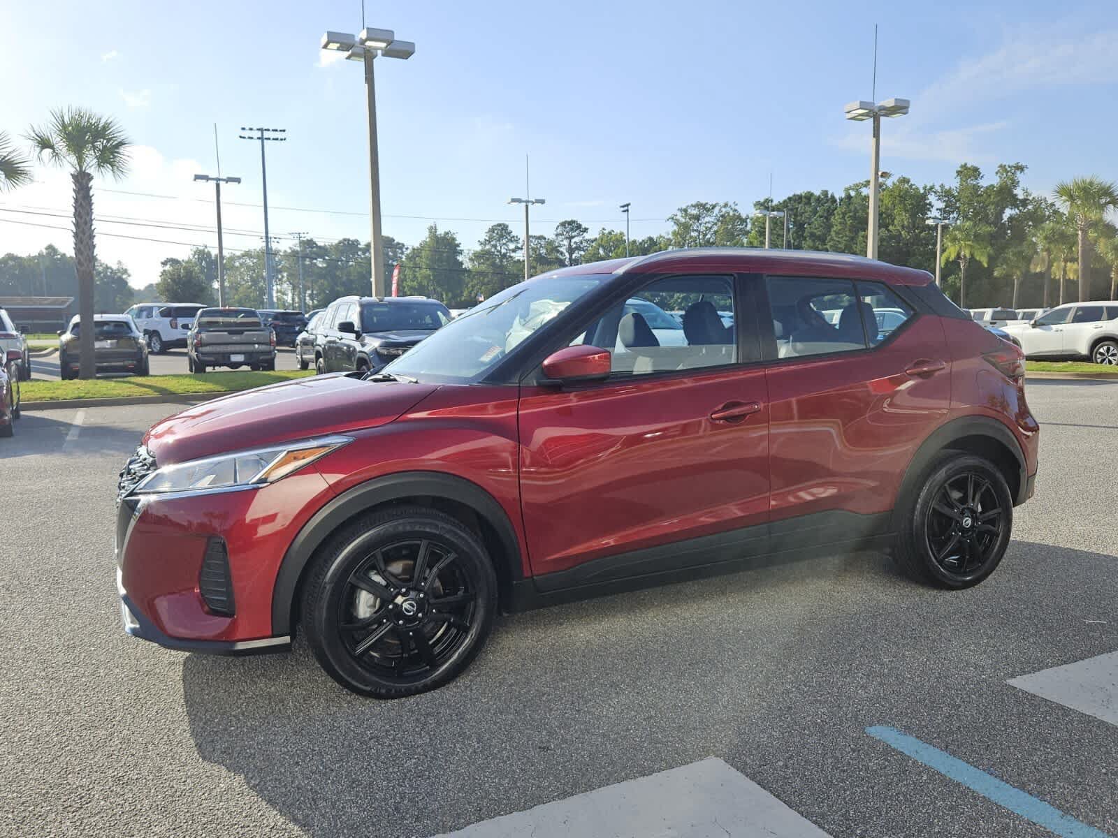 Used 2021 Nissan Kicks SV FWD image 2