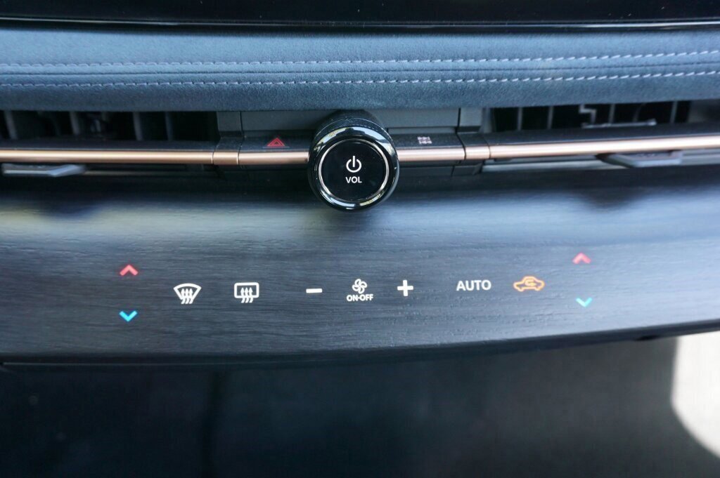 Certified 2024 Nissan Ariya PLATINUM+ e-4ORCE image 17