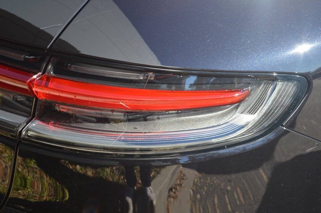 Used 2025 Porsche Macan image 12