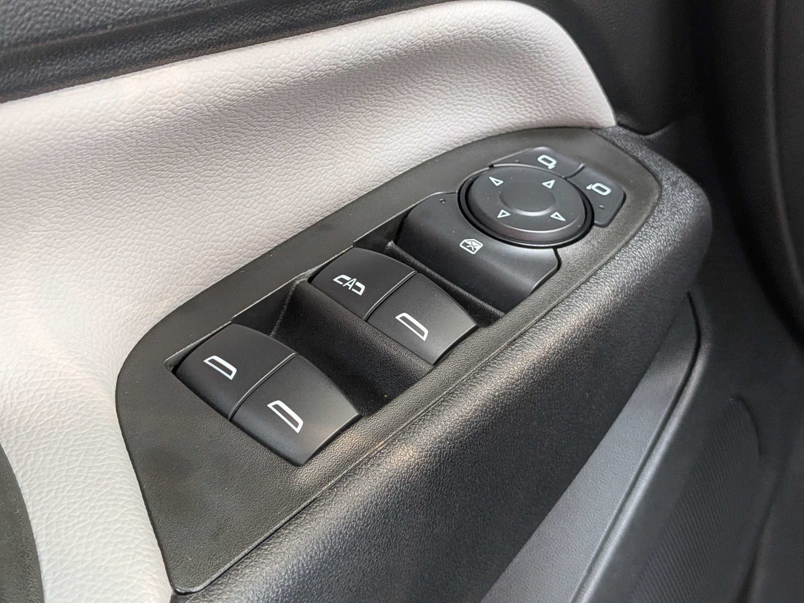 Used 2024 Chevrolet Equinox LT w/ Driver Convenience Package FWD image 27