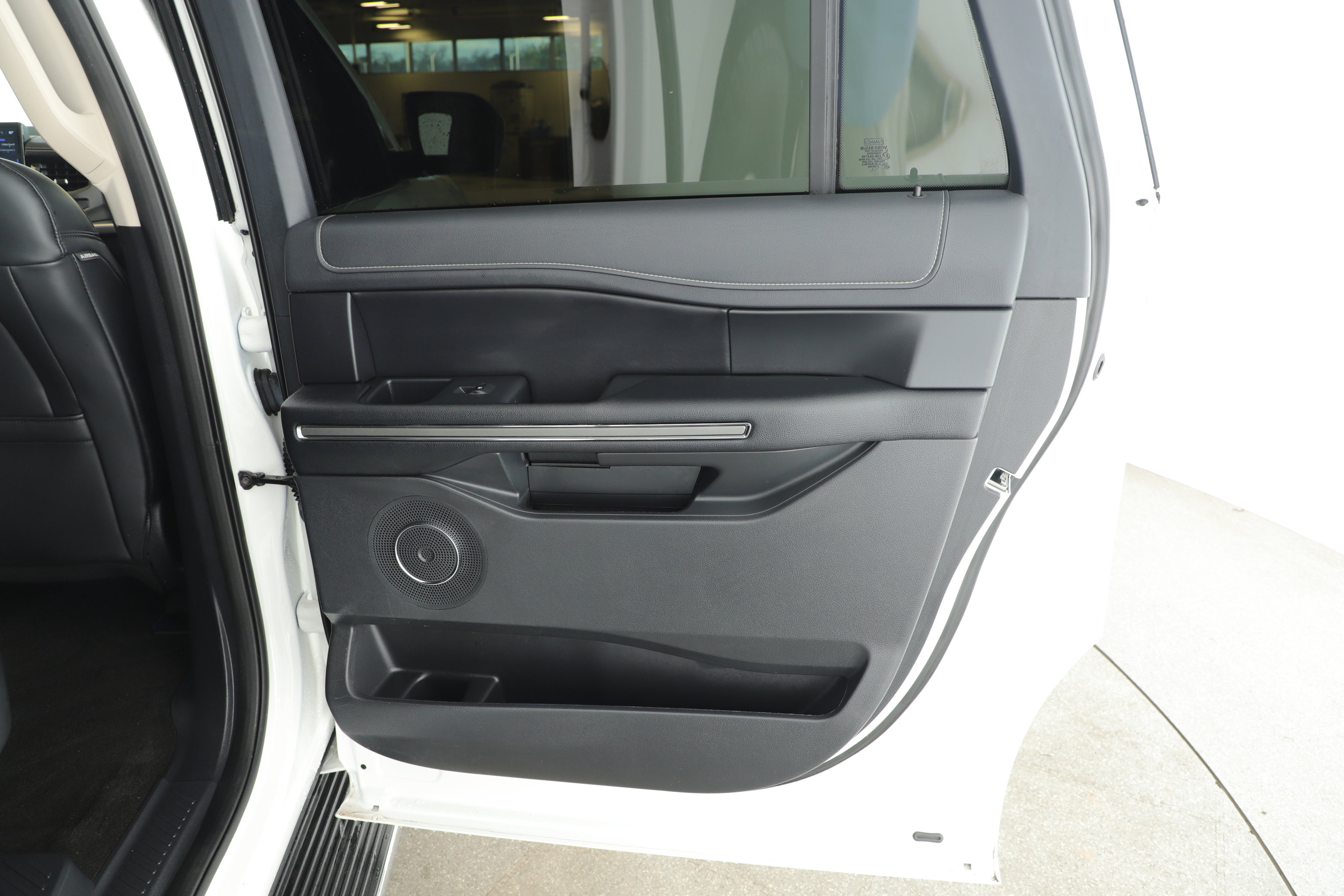 Used 2023 Ford Expedition Max XLT image 7