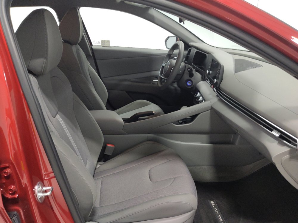 Used 2024 Hyundai Elantra SE FWD image 21