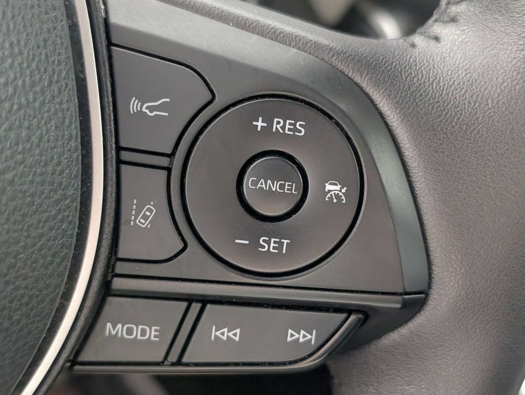 Used 2022 Toyota RAV4 XLE Premium AWD/4WD image 18