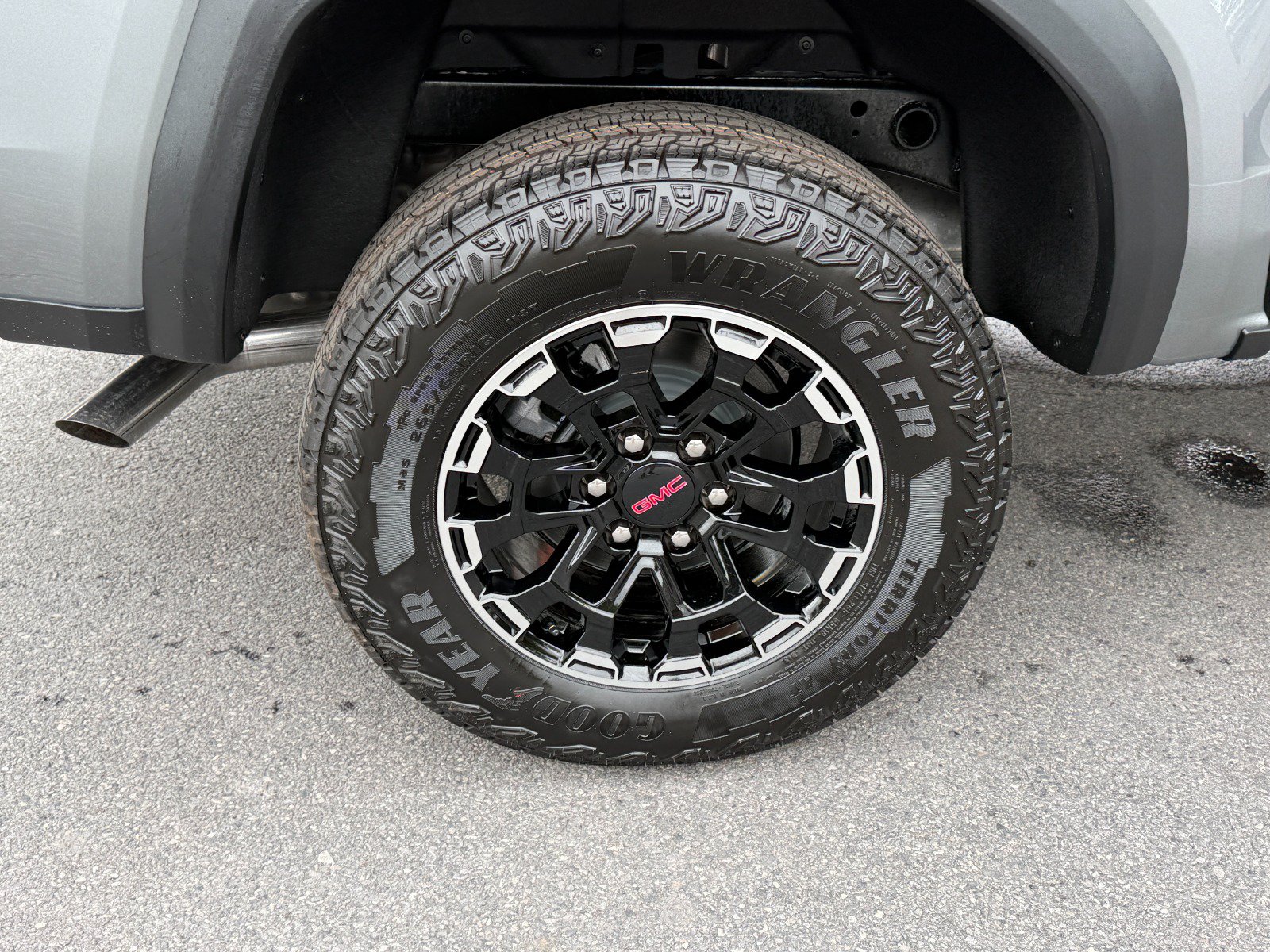 New 2026 GMC Canyon AT4 w/ Off-Road Front Bumper Package AWD/4WD image 11