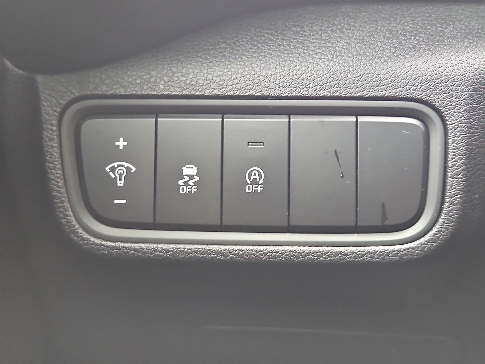 Used 2025 Kia Soul LX w/ LX Technology Package FWD image 27