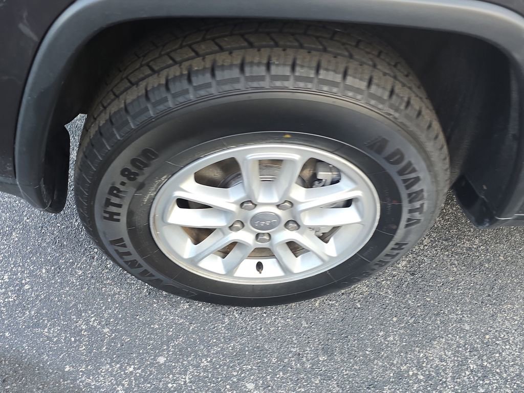 Used 2019 Jeep Grand Cherokee Laredo image 10