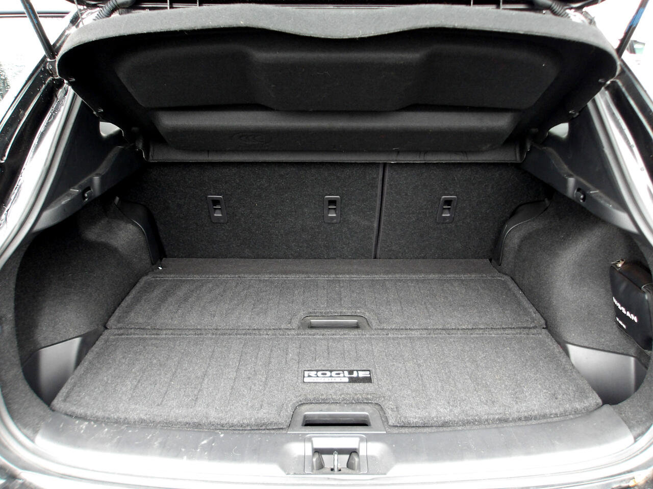 Used 2022 Nissan Rogue Sport SL w/ Premium Package image 11