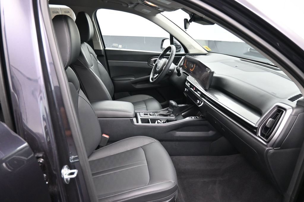 Used 2025 Kia Sorento S FWD image 24