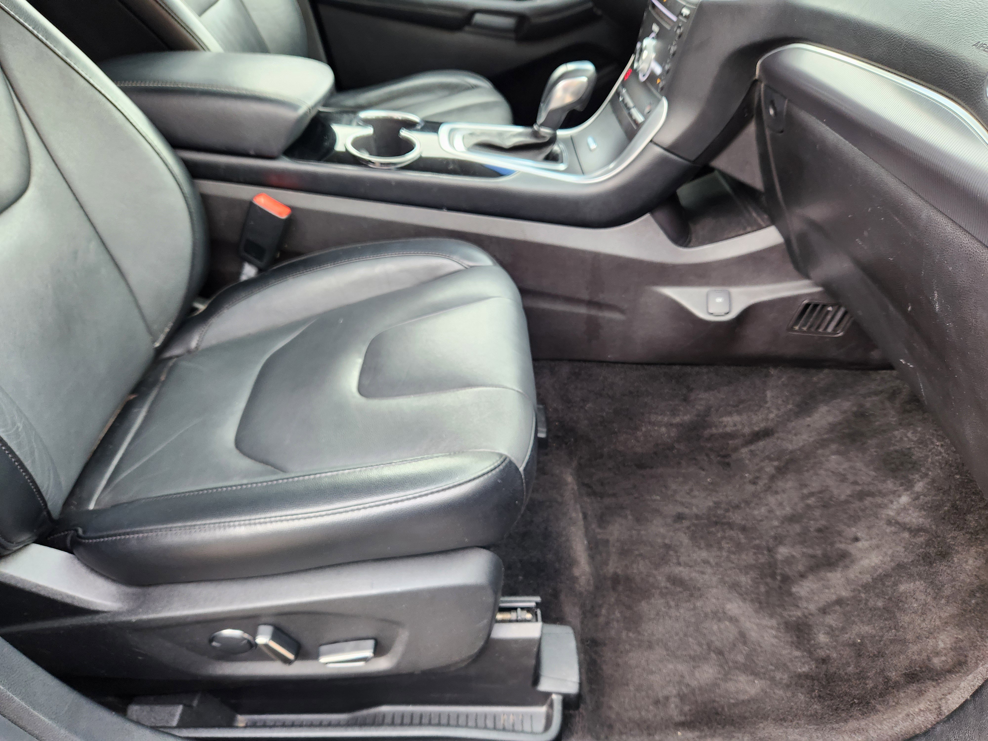 Used 2018 Ford Edge Titanium image 17