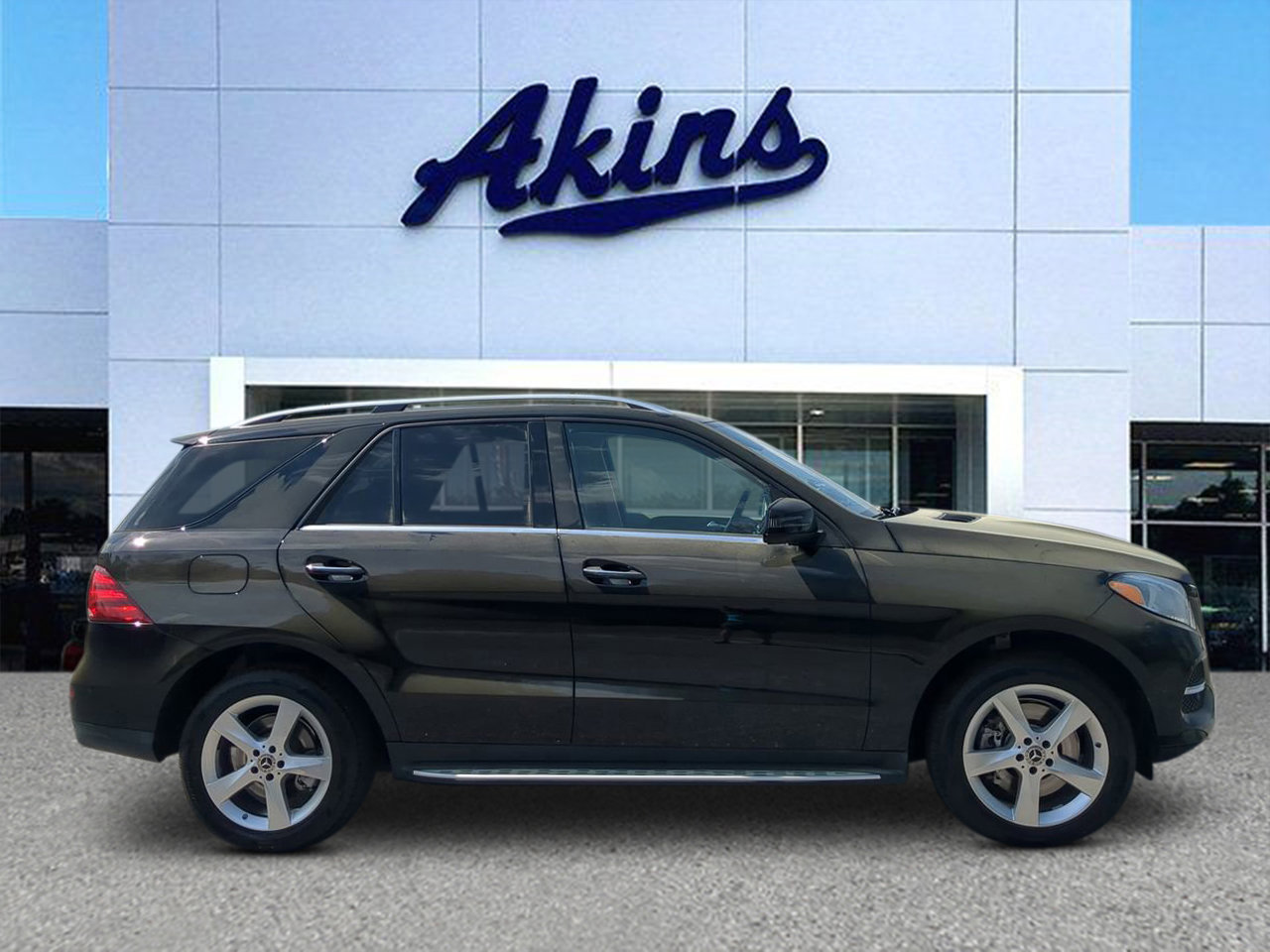 Used 2019 Mercedes-Benz GLE 400 4MATIC image 1