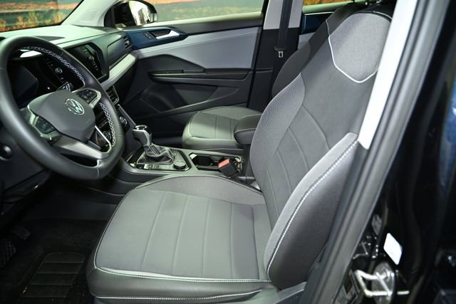 Used 2024 Volkswagen Taos SE image 22