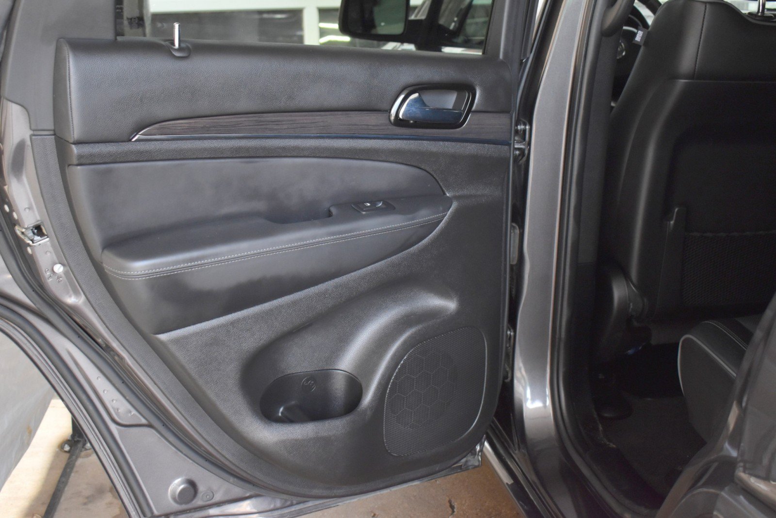 Used 2021 Jeep Grand Cherokee Overland AWD/4WD image 33