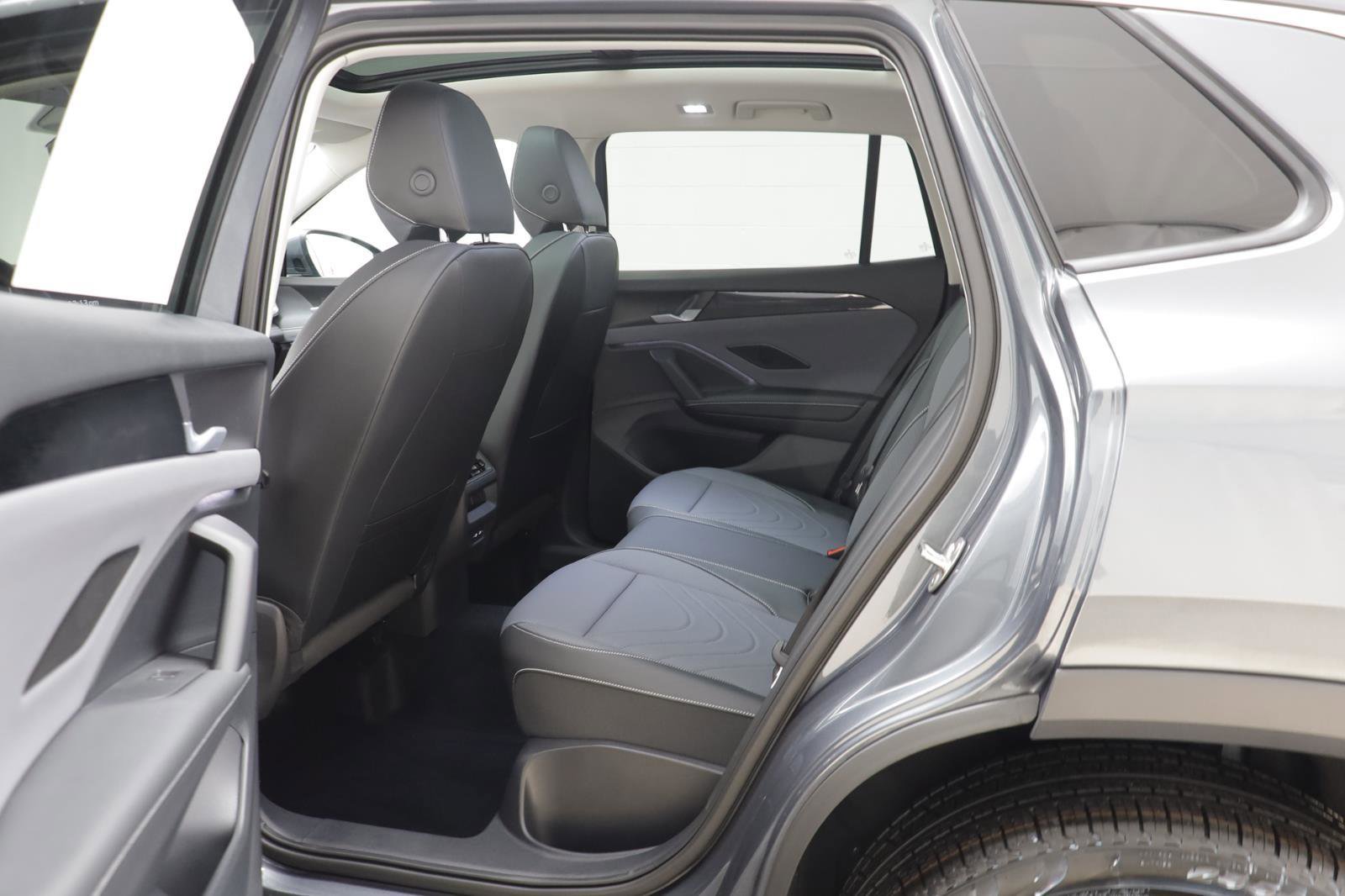 New 2026 Volkswagen Tiguan SE image 13