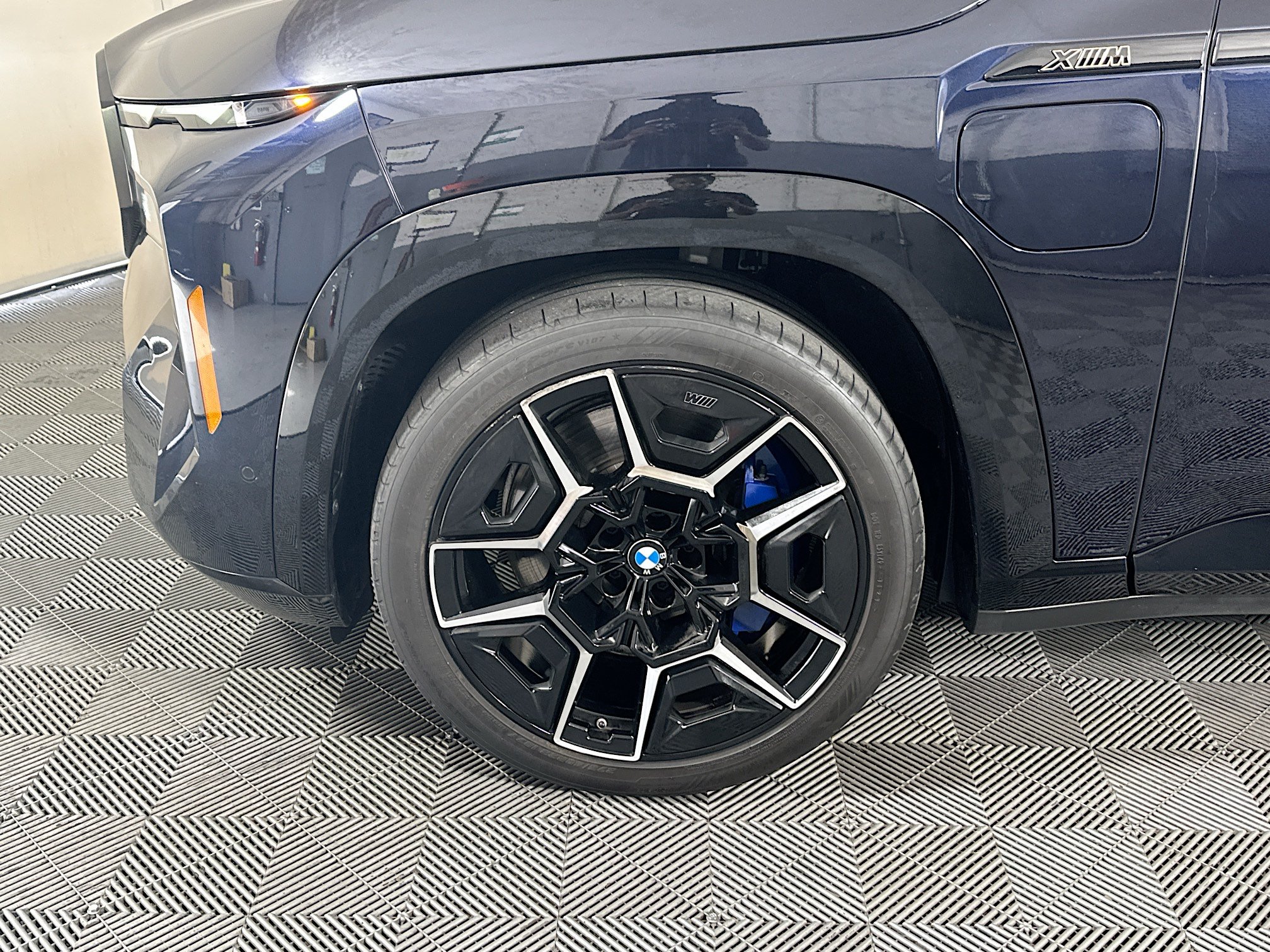 Used 2023 BMW XM w/ M Driver's Package AWD/4WD image 11