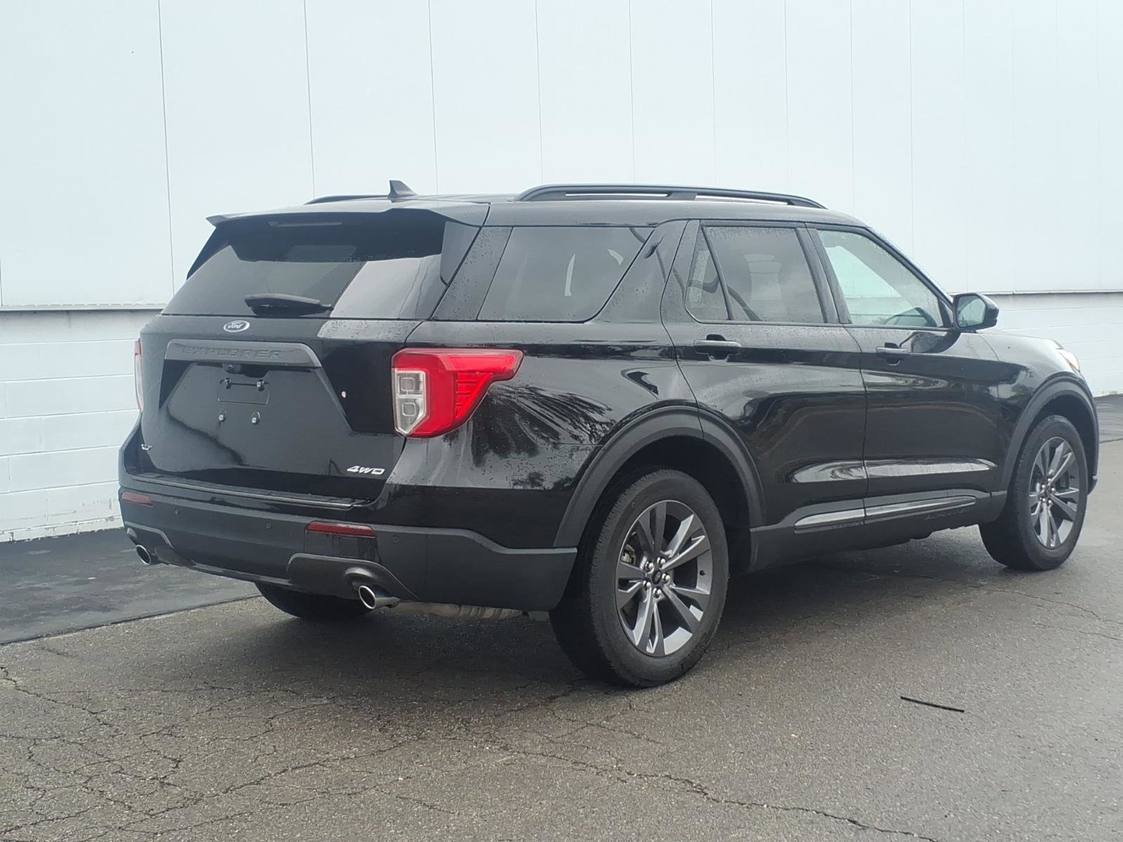 Certified 2024 Ford Explorer XLT w/ Equipment Group 202A AWD/4WD image 6