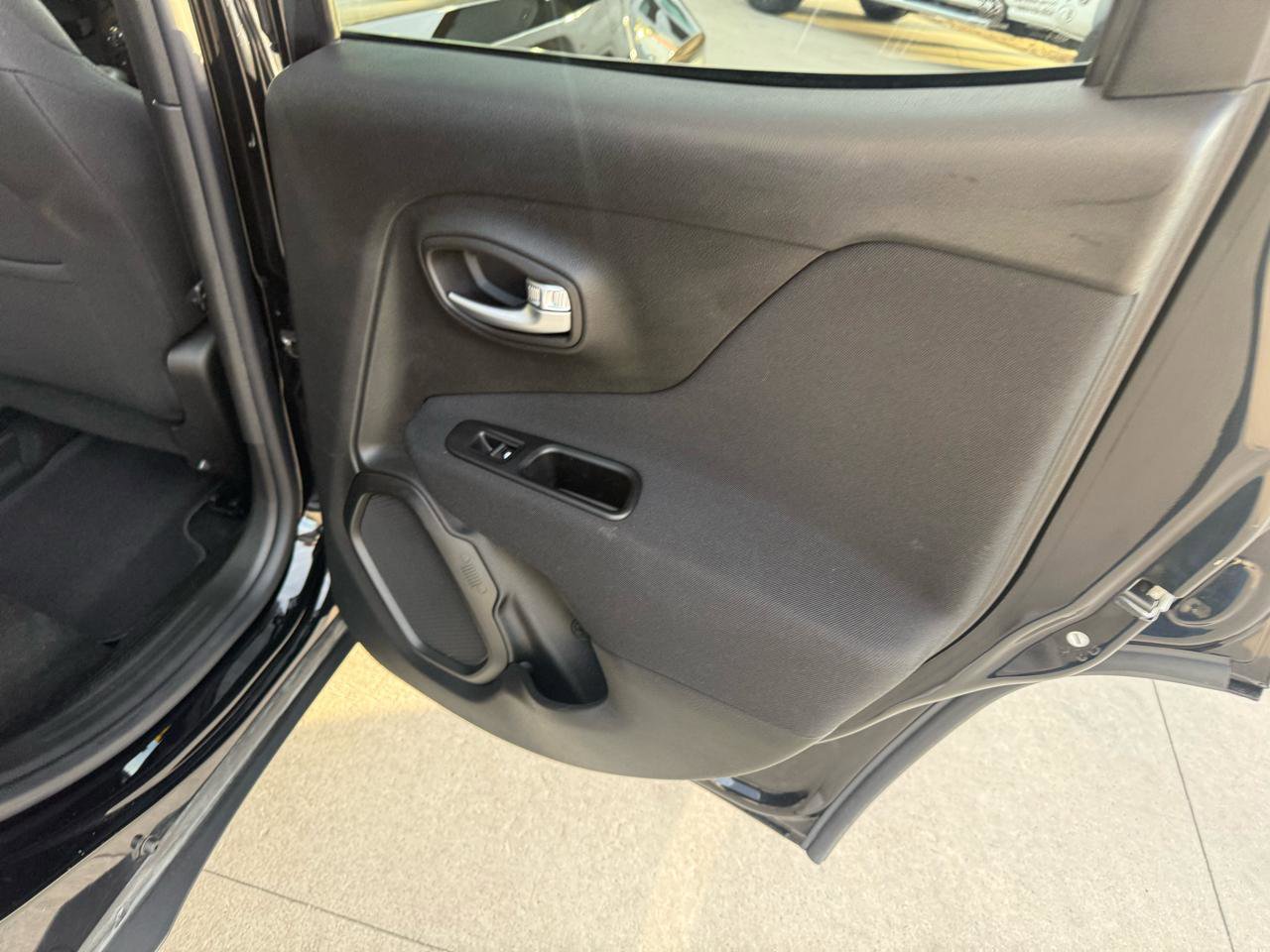 Used 2020 Jeep Renegade Latitude image 18