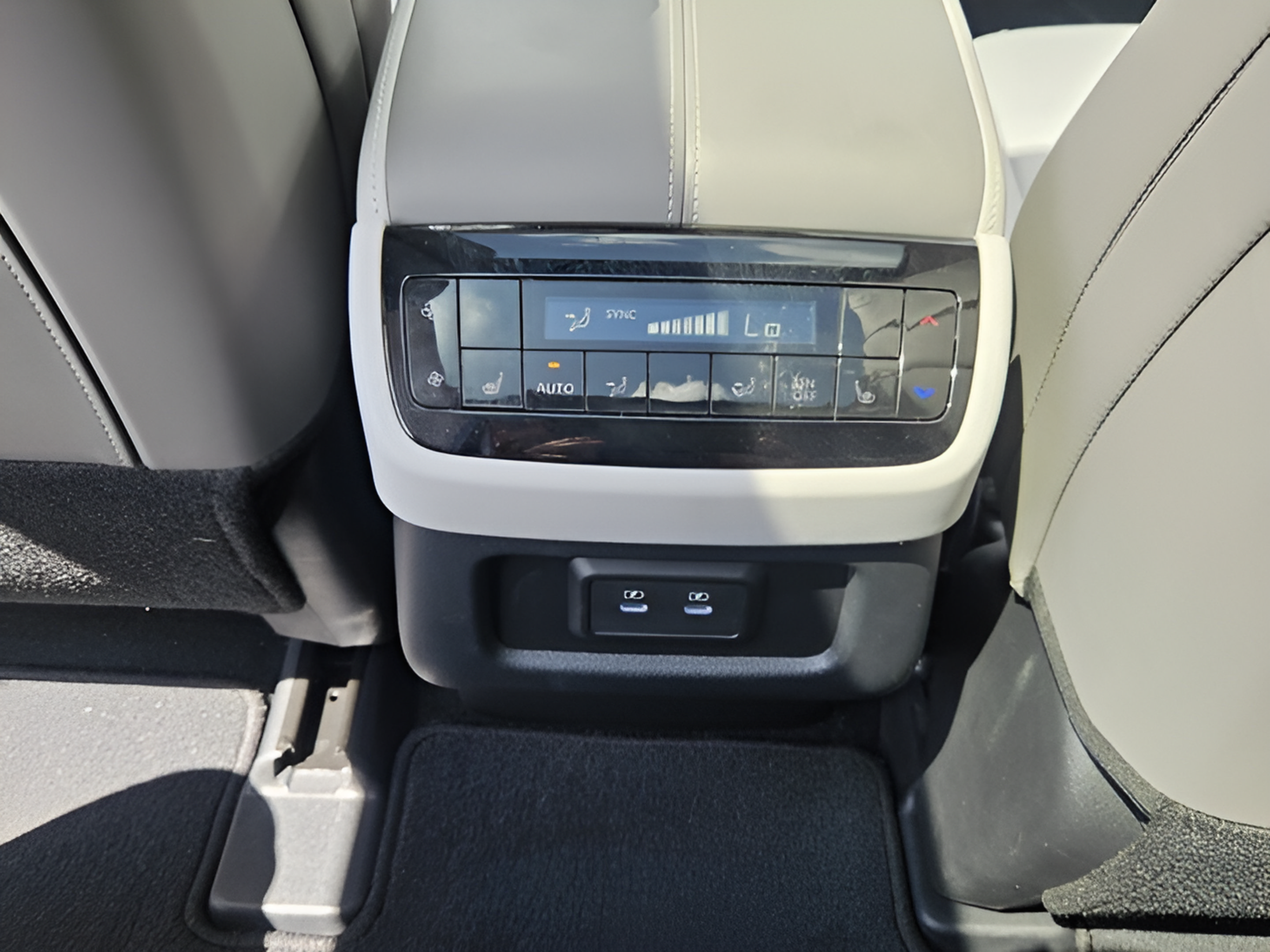Used 2026 INFINITI QX60 Luxe w/ Cargo Package FWD image 11