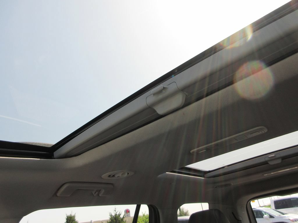 Used 2023 GMC Acadia SLT w/ Preferred Package FWD image 32