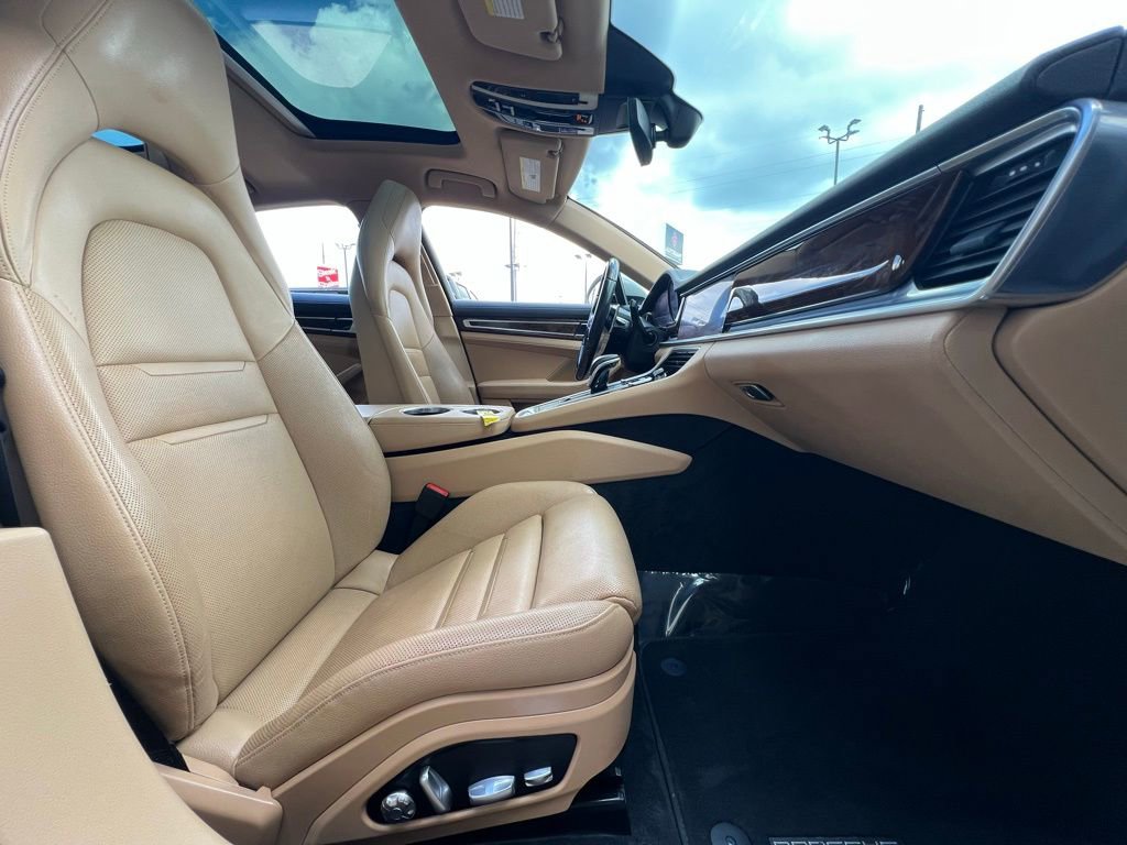 Used 2018 Porsche Panamera 4 image 28