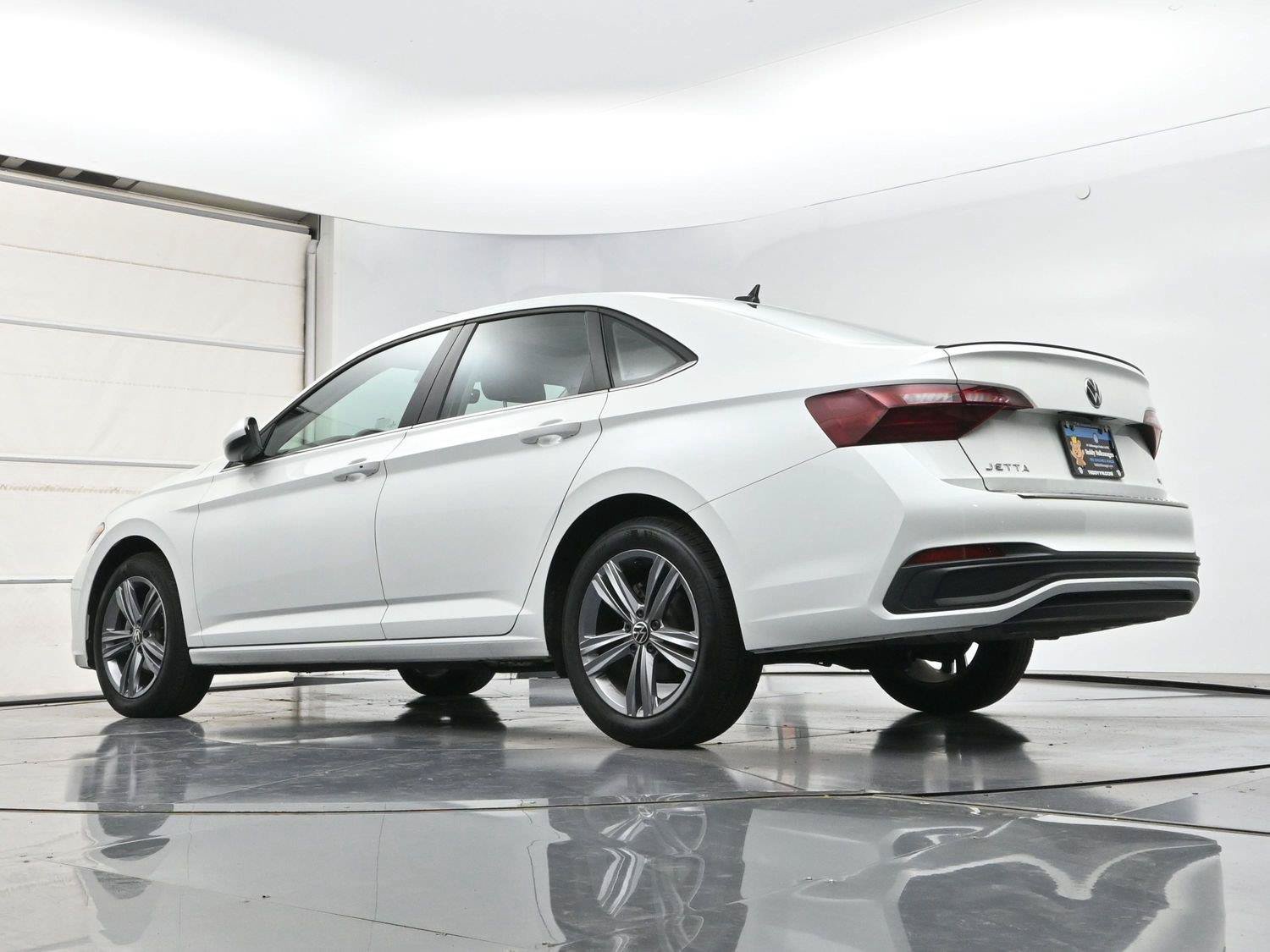 Used 2023 Volkswagen Jetta SE w/ Panoramic Sunroof Package FWD image 30