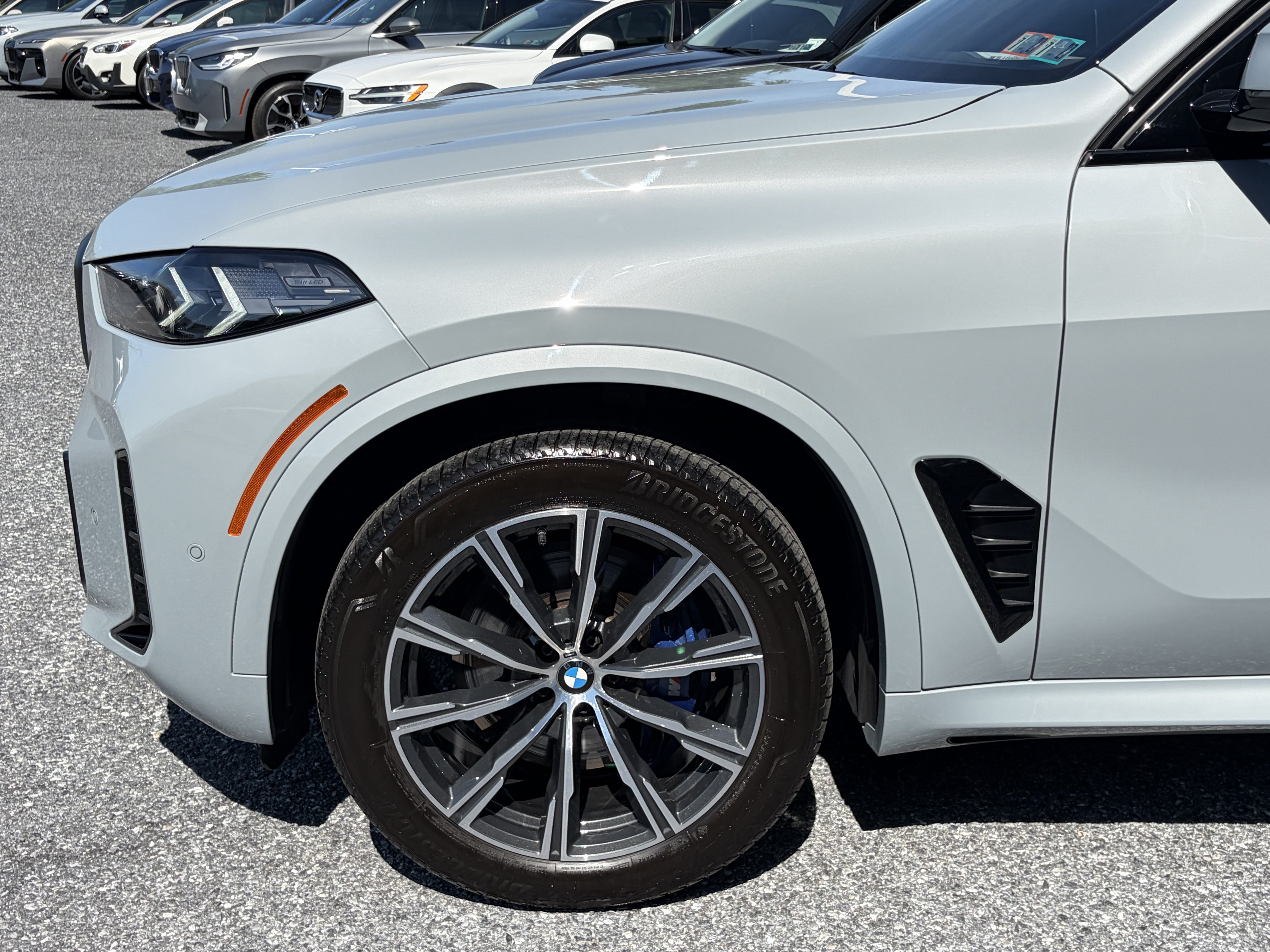 Used 2025 BMW X5 xDrive40i w/ M Sport Package AWD/4WD image 4