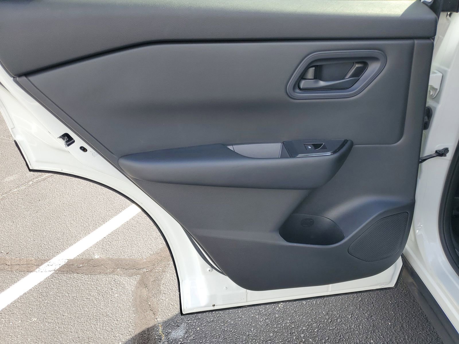 Used 2024 Nissan Rogue S image 23