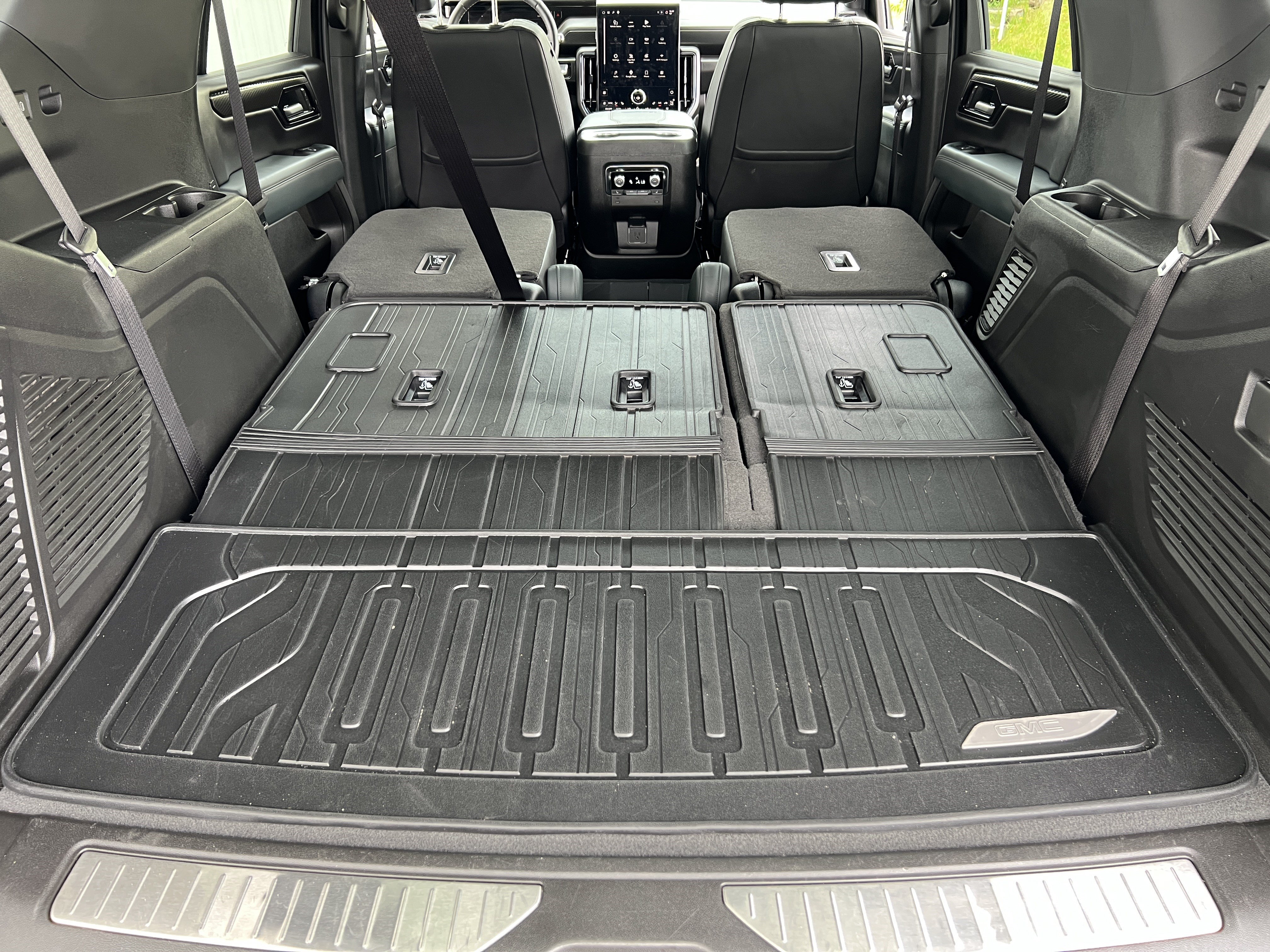 Used 2025 GMC Yukon AT4 w/ AT4 Premium Package AWD/4WD image 24