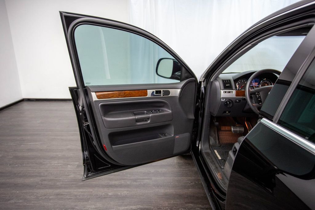 Used 2008 Volkswagen Touareg V10 TDI image 16