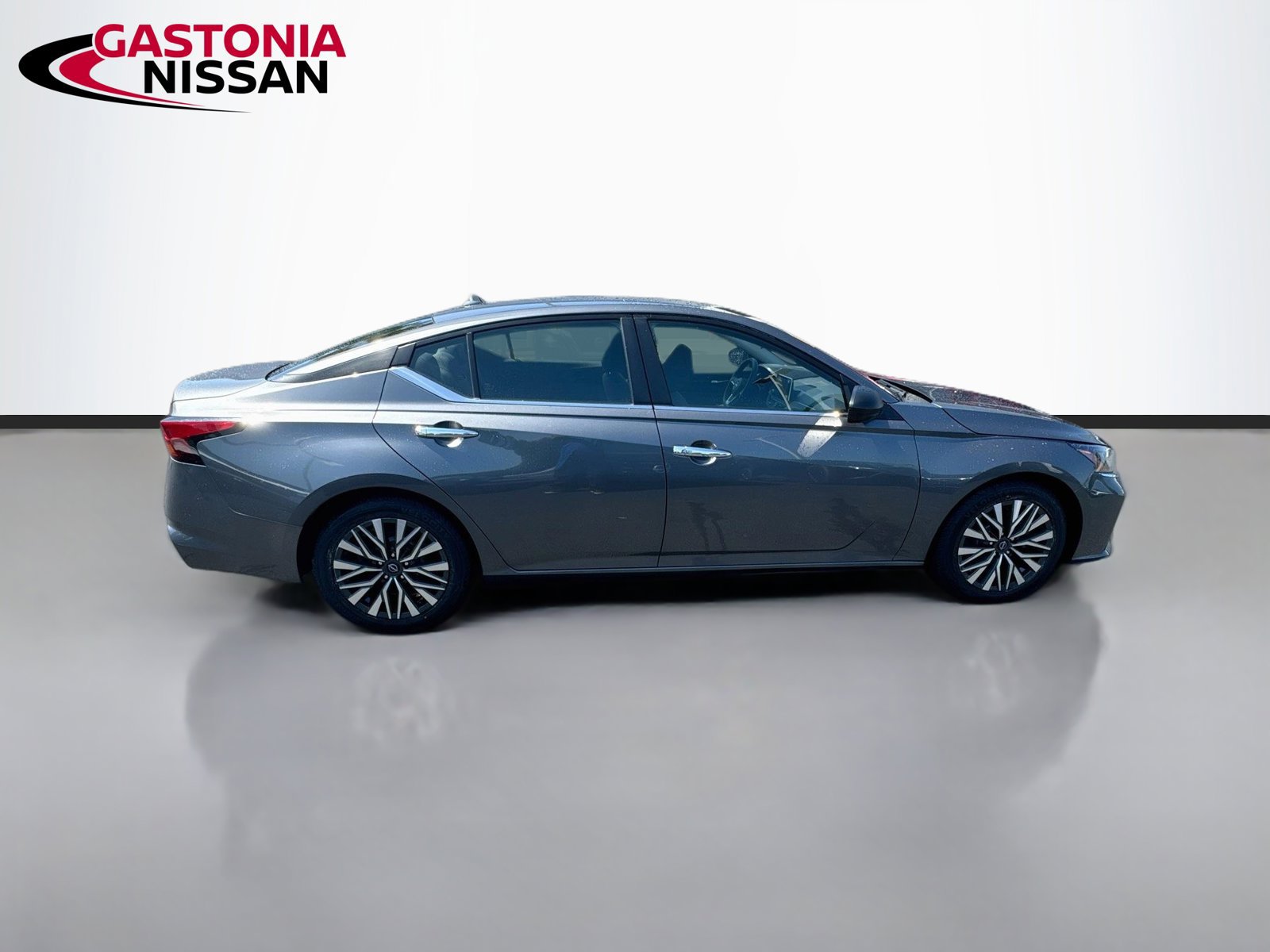 Used 2024 Nissan Altima 2.5 SV FWD image 10