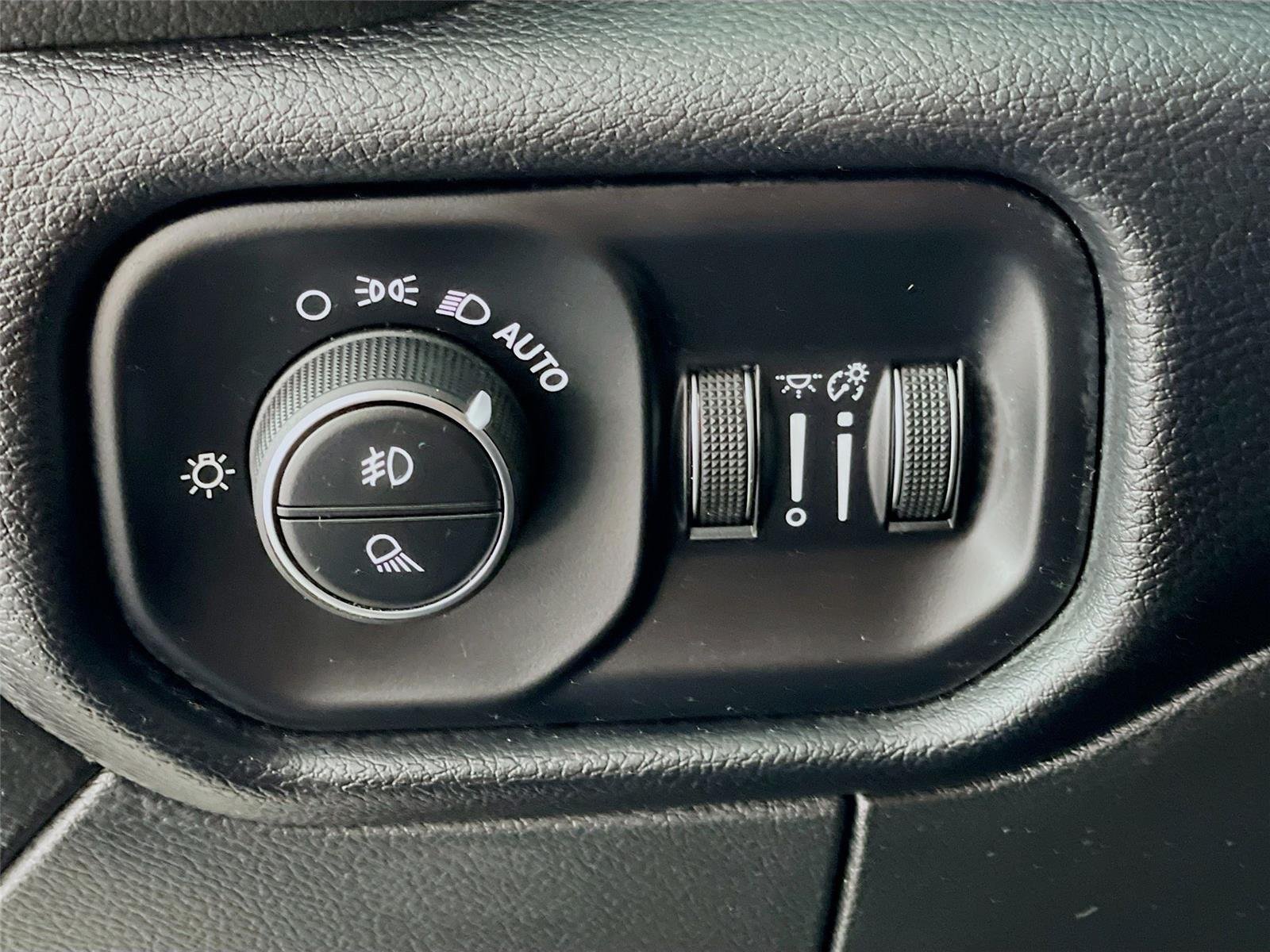 Used 2026 RAM 2500 Laramie AWD/4WD image 14