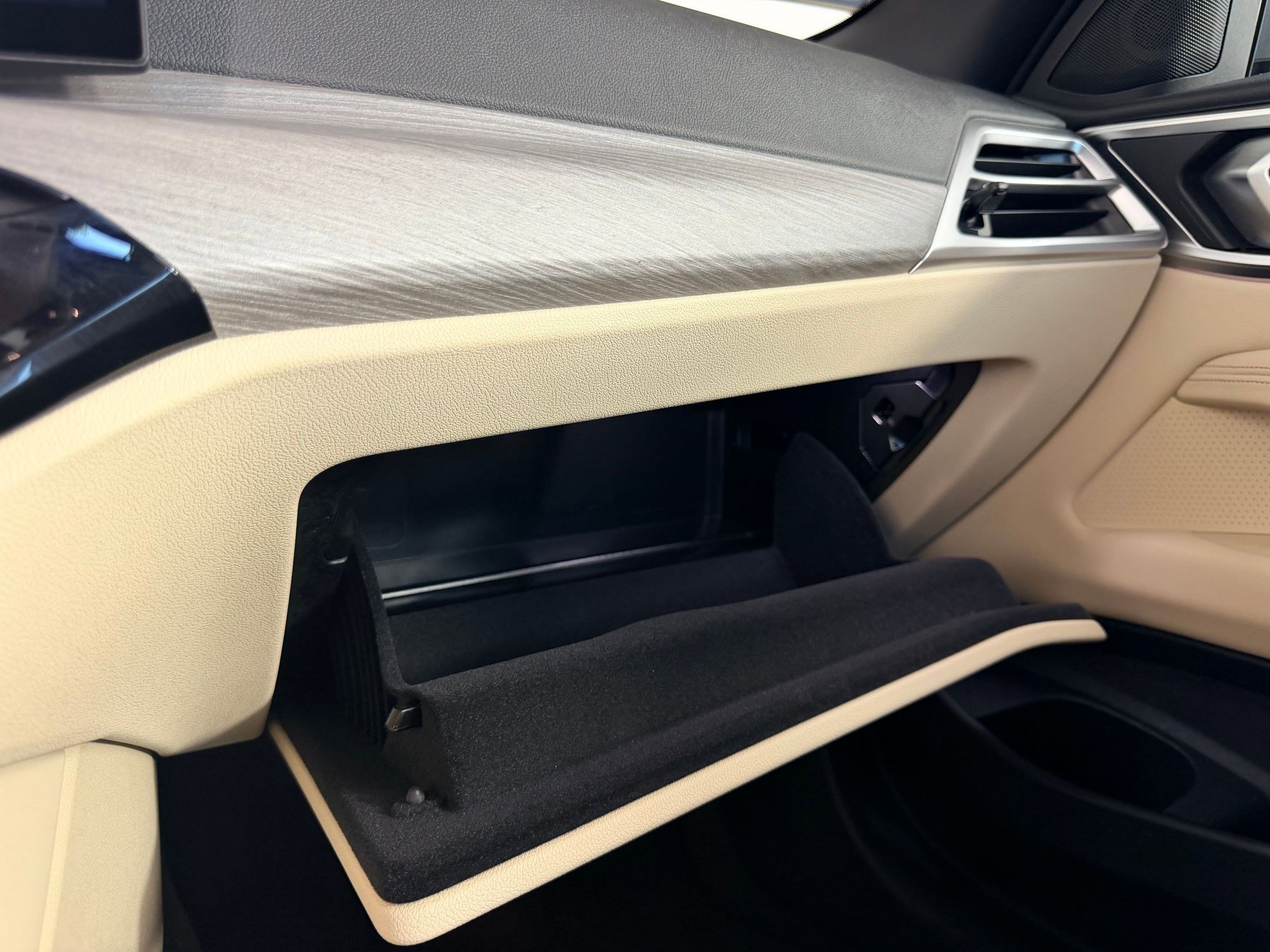 Certified 2025 BMW 430i Convertible RWD image 24
