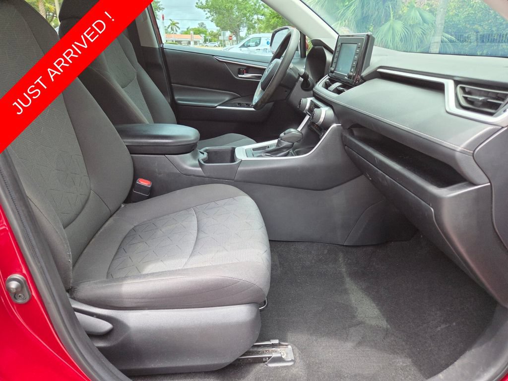 Used 2022 Toyota RAV4 XLE FWD image 14