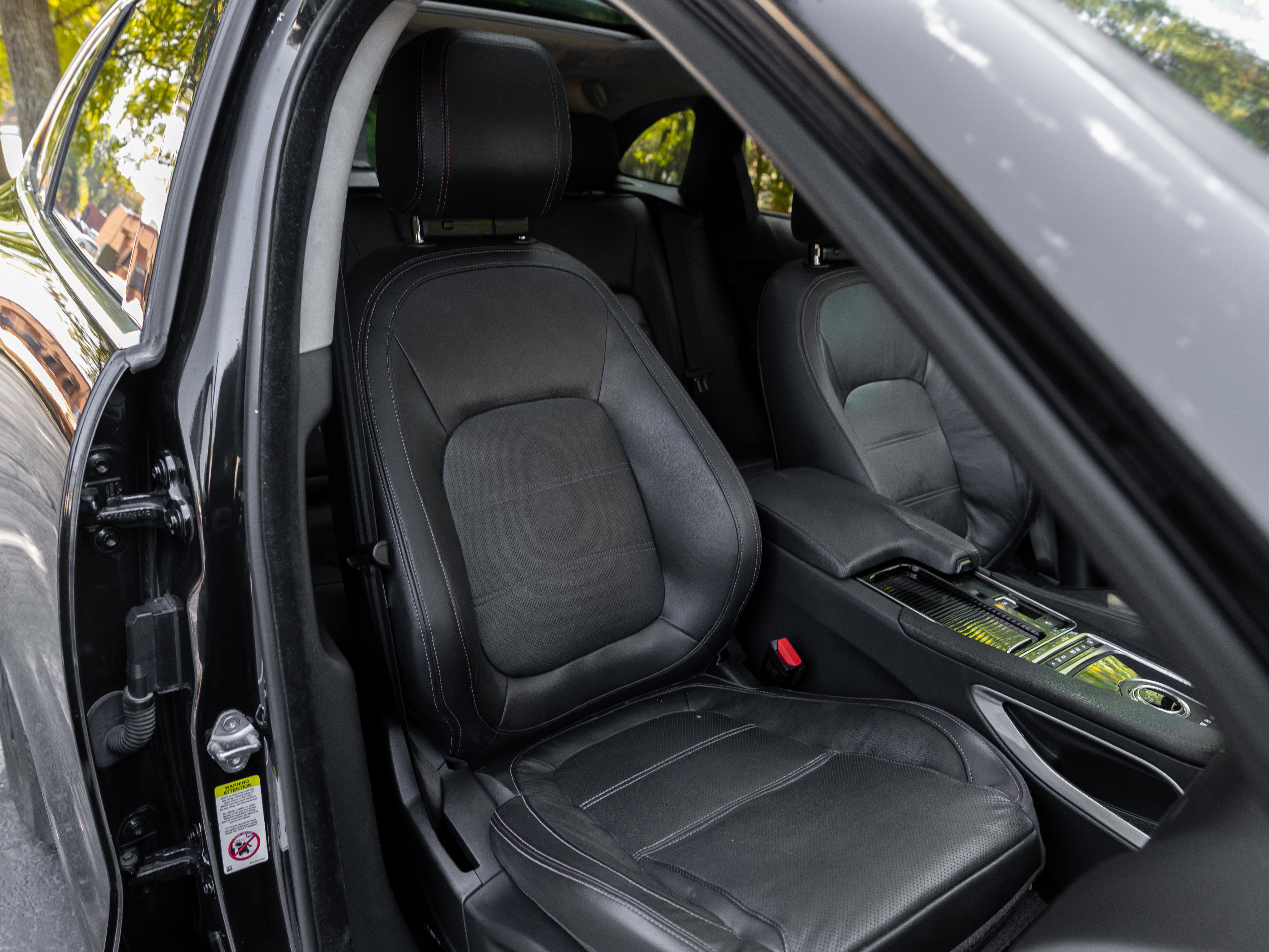 Used 2019 Jaguar F-PACE Prestige image 14