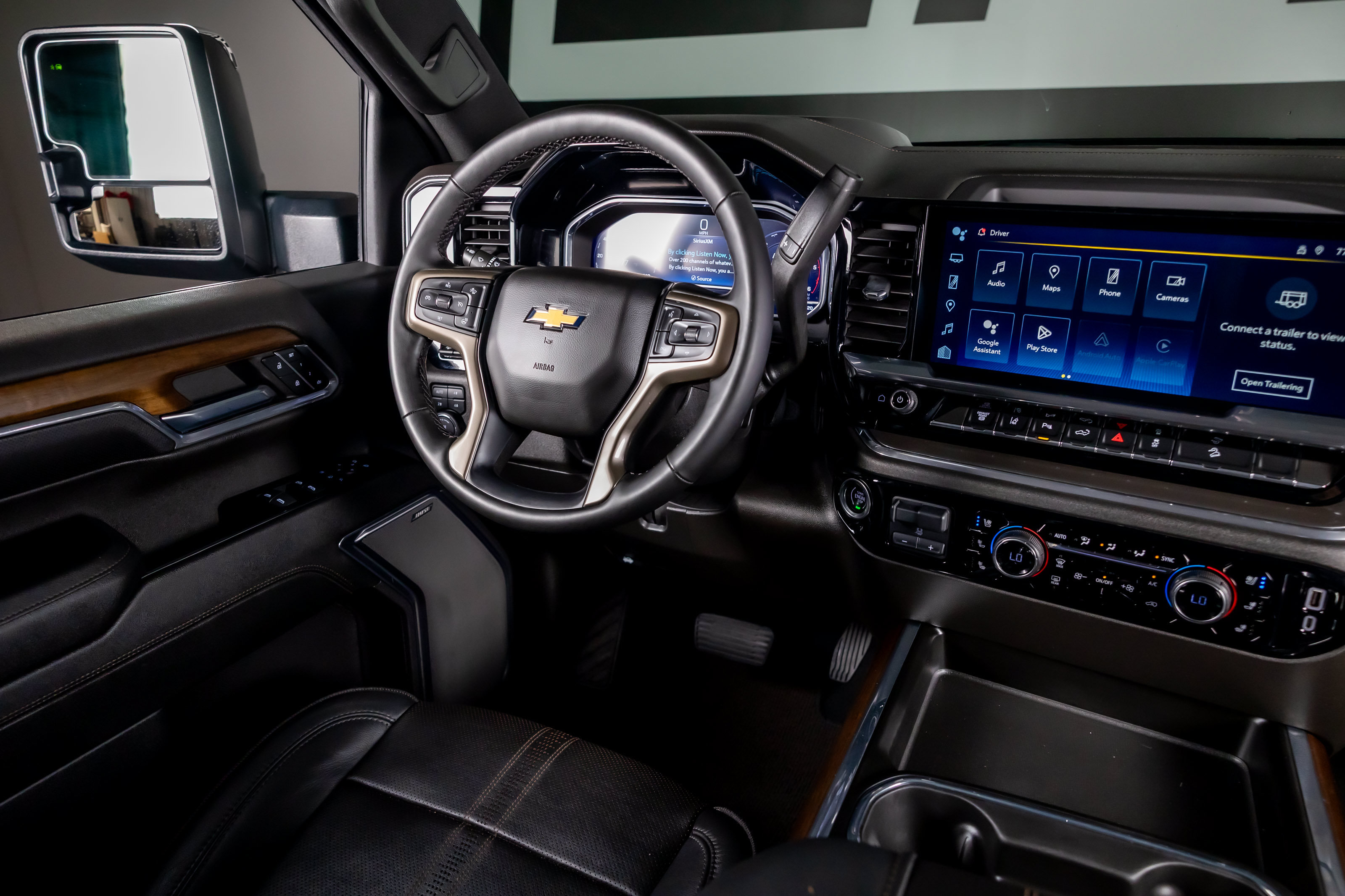 Used 2024 Chevrolet Silverado 2500 High Country w/ High Country Premium Package AWD/4WD image 7