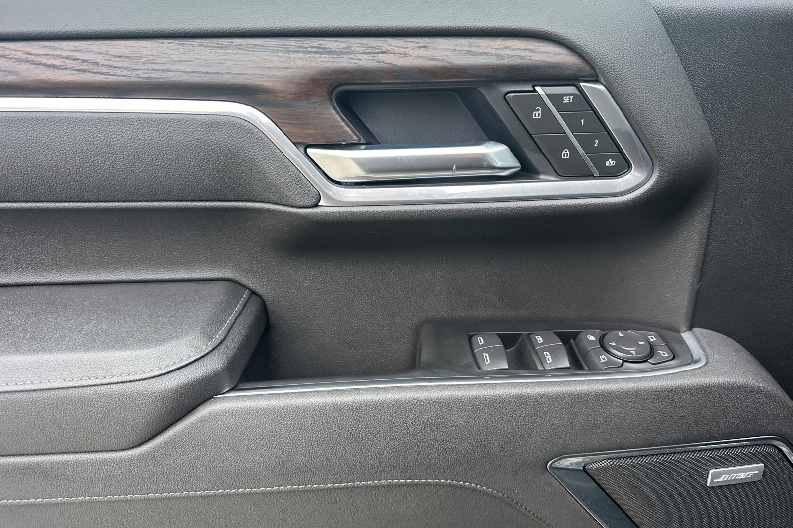 New 2026 GMC Sierra 1500 SLT w/ SLT Convenience Package image 12