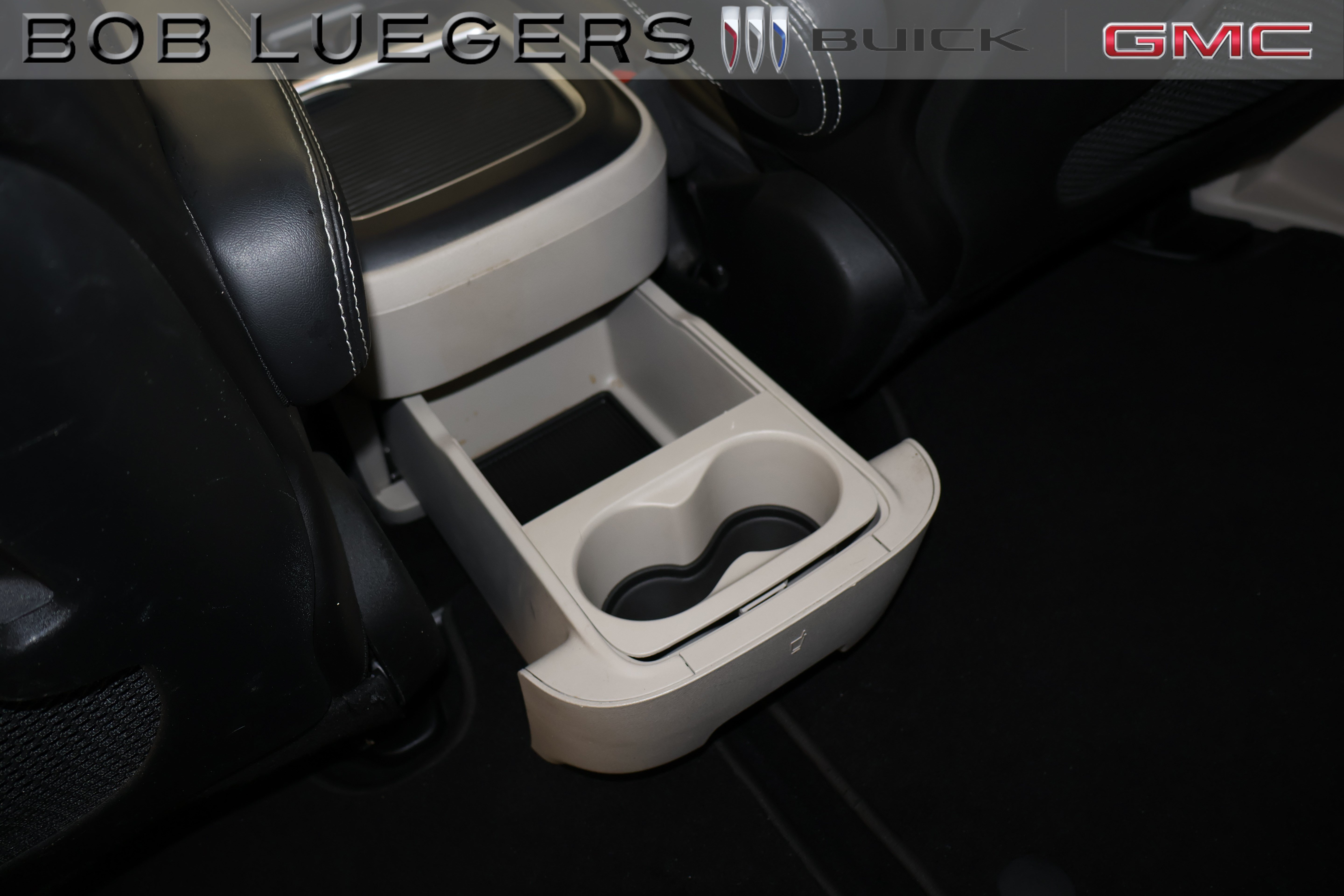 Used 2023 Chrysler Pacifica Touring-L FWD image 11