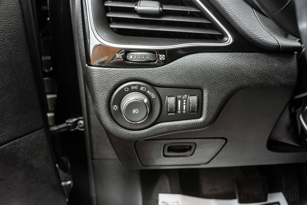 Used 2021 Jeep Cherokee Latitude Plus image 16