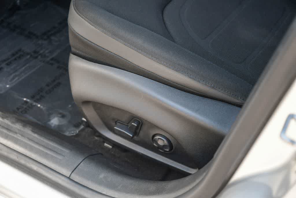 Used 2017 Jeep Renegade Altitude FWD image 23