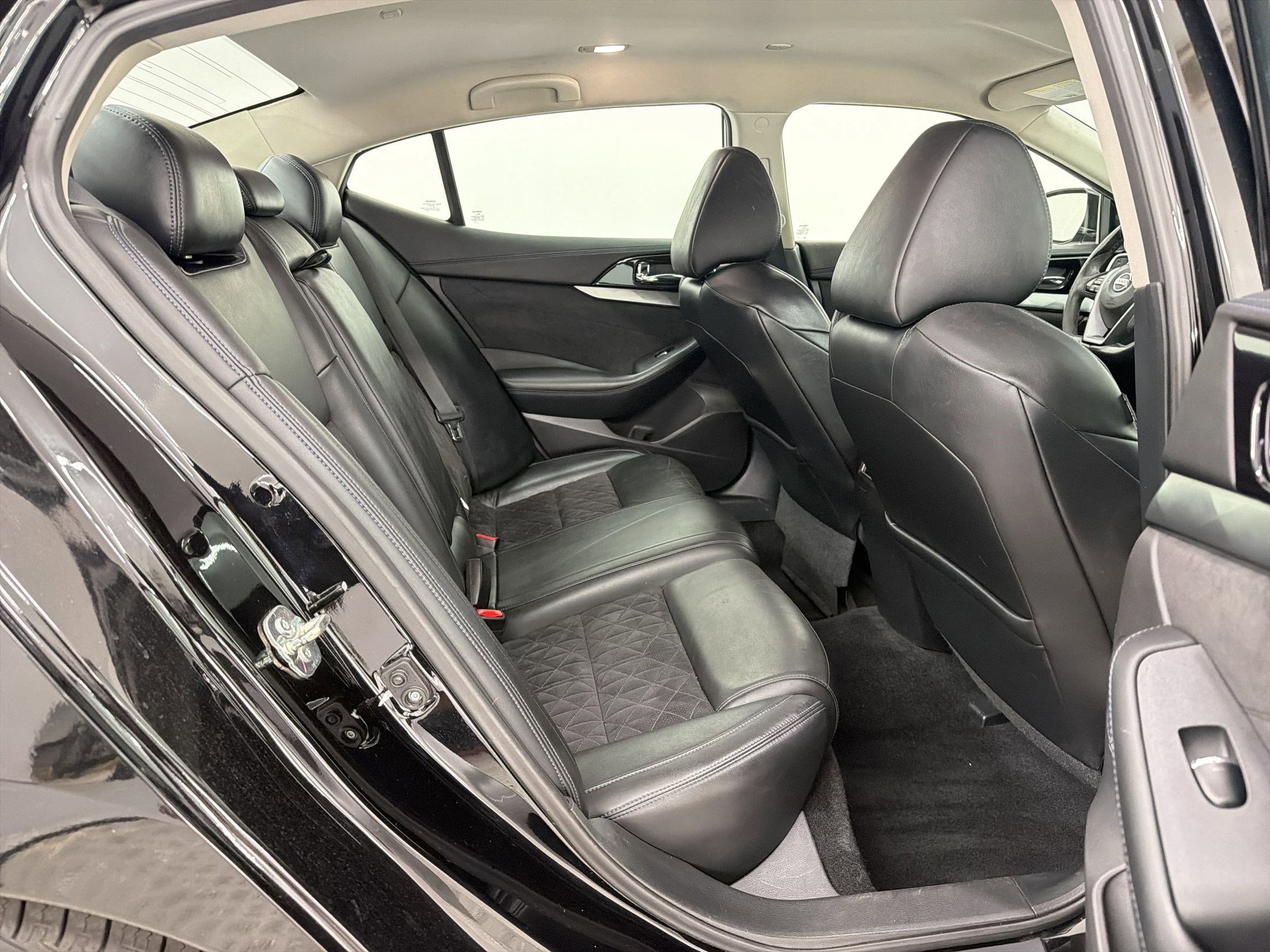 Used 2016 Nissan Maxima SR FWD image 25
