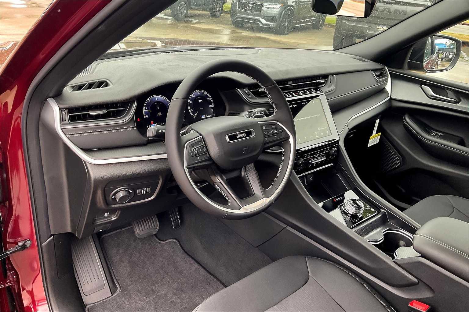 New 2025 Jeep Grand Cherokee Laredo X w/ Luxury Tech Group I image 8